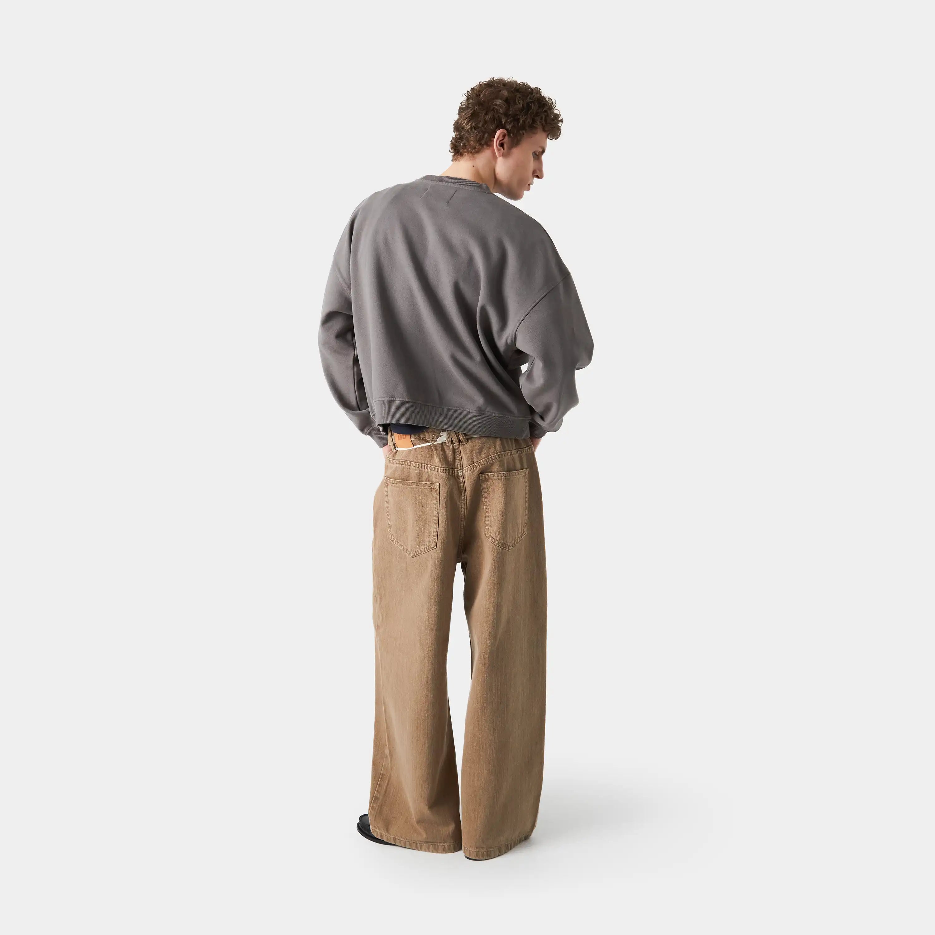 Institution Laurel Crewneck